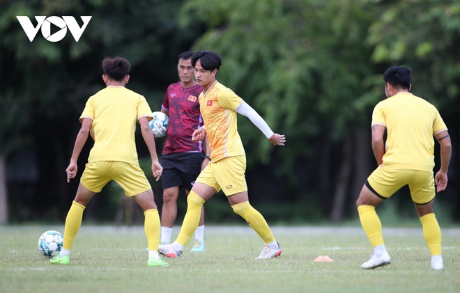 U23 Việt Nam tập chống bài tủ của U23 Indonesia trước chung kết U23 Đông Nam Á - Ảnh 10.