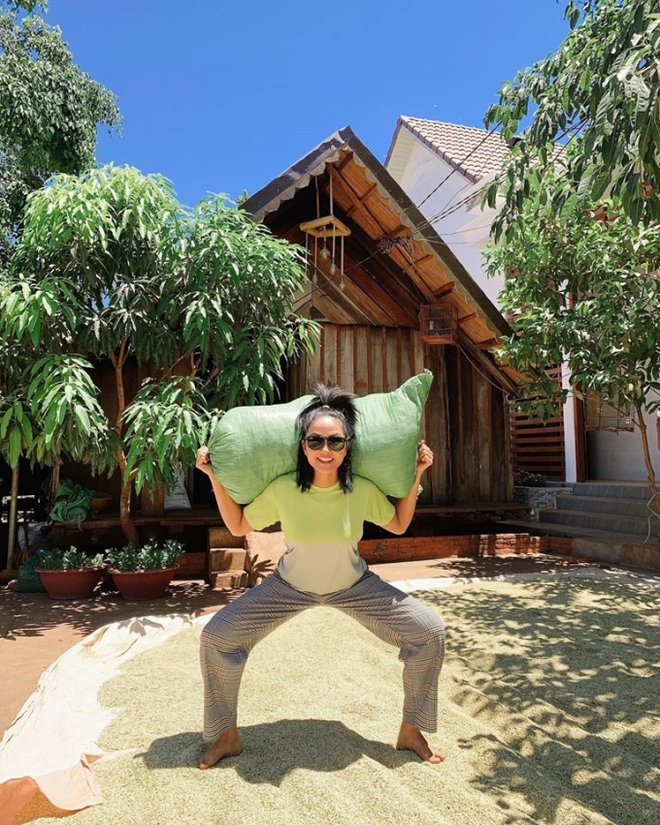 Khu vườn nhà HHen Niê hút gần 10 triệu lượt xem: Rau xanh trái ngọt sum suê, netizen tấm tắc “đỡ tốn tiền đi chợ” - Ảnh 3.