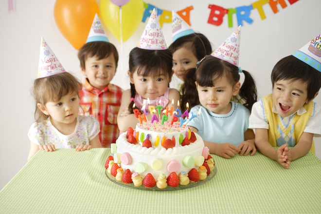 Vì sao đứa trẻ nào cũng mong đợi tới sinh nhật, ba mẹ có nhất thiết phải tổ chức hoành tráng không? - Ảnh 2.