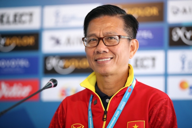 HLV Hoàng Anh Tuấn: “U23 Việt Nam hiện rất khác so với đội hình dự SEA Games 32” - Ảnh 1.