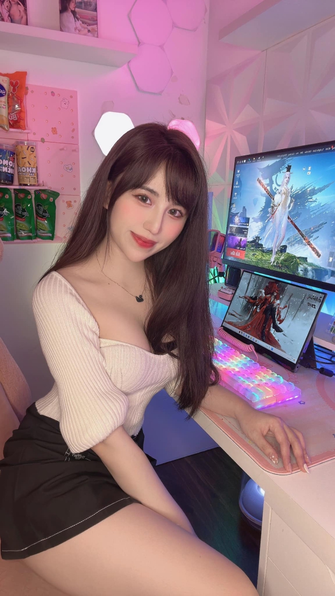 Nữ streamer xinh đẹp khoe góc gaming ngập sắc hồng, ai nhìn cũng mê mẩn! - Ảnh 1.