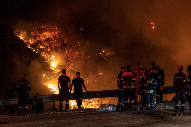 Ch&acirc;u &Acirc;u quay cuồng v&igrave; m&ugrave;a h&egrave; khắc nghiệt - Ảnh 1.