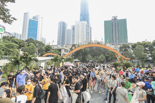 Hà Nội: Hơn 500 bạn trẻ chung tay dọn sạch các bãi rác tự phát - Ảnh 2.