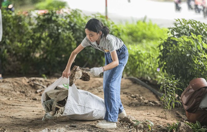 Hà Nội: Hơn 500 bạn trẻ chung tay dọn sạch các bãi rác tự phát - Ảnh 12.