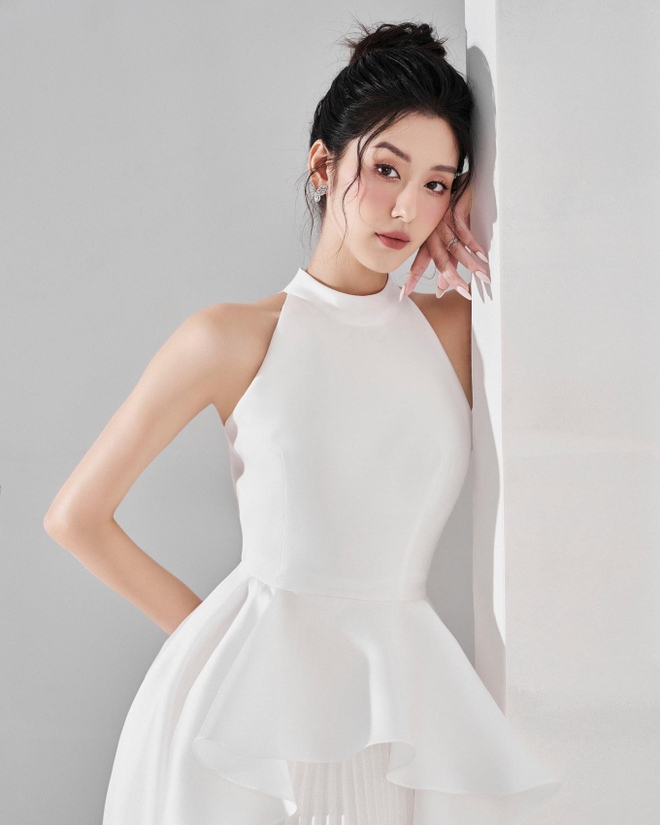 So kè 2 nữ hoàng lookbook miền Bắc: Quỳnh Lương mua 2 cái nhà/năm, Ngọc Ánh chinh chiến The New Mentor - Ảnh 5.