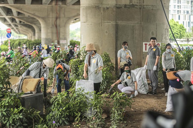 Hà Nội: Hơn 500 bạn trẻ chung tay dọn sạch các bãi rác tự phát - Ảnh 10.
