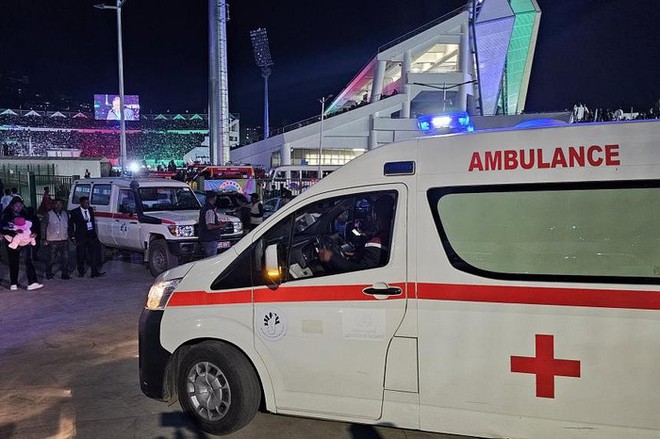 Chùm ảnh: Giẫm đạp kinh hoàng tại sân vận động ở Madagascar, ít nhất 120 người thương vong - Ảnh 7.