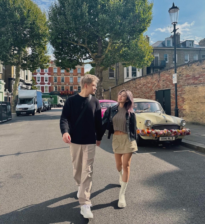 Hội H&agrave;n Hằng - Trang Lou - Emily &ldquo;xả ảnh&rdquo; vi vu trời &Acirc;u: Ai cũng xinh v&agrave; sang! - Ảnh 4.