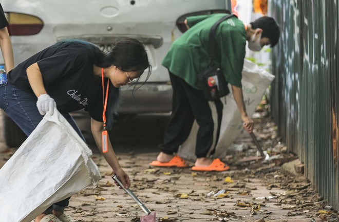 Hà Nội: Hơn 500 bạn trẻ chung tay dọn sạch các bãi rác tự phát - Ảnh 8.