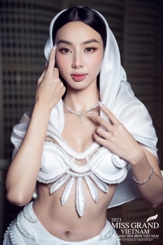 Team qua đường tóm gọn hình ảnh Hoa hậu Thuỳ Tiên qua cam thường, được khen ngợi 1 đặc điểm - Ảnh 8.
