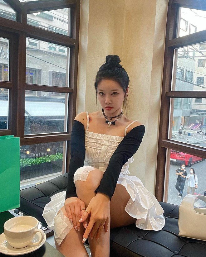 Người phụ nữ g&acirc;y sốt v&igrave; 50 tuổi m&agrave; tr&ocirc;ng trẻ như con g&aacute;i 20 tuổi - Ảnh 10.