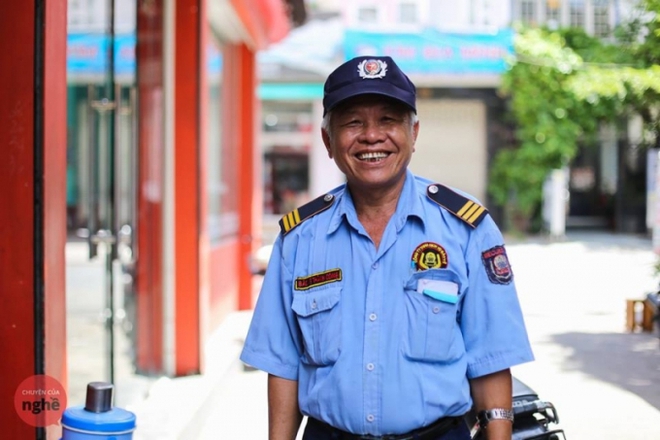 Trường nào cũng có một bác bảo vệ: "Bác nghiêm khắc, nhưng nhiều lúc cũng  đáng yêu lắm!"