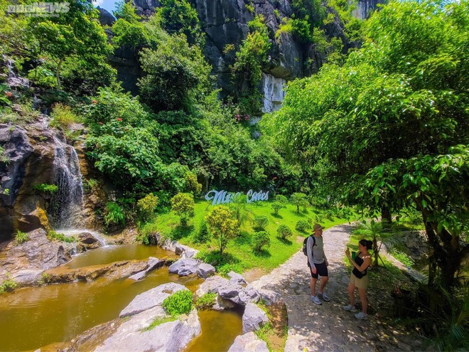 Ngắm m&ugrave;a Thu l&atilde;ng mạn tại thi&ecirc;n đường sống ảo Hang M&uacute;a - Ảnh 5.