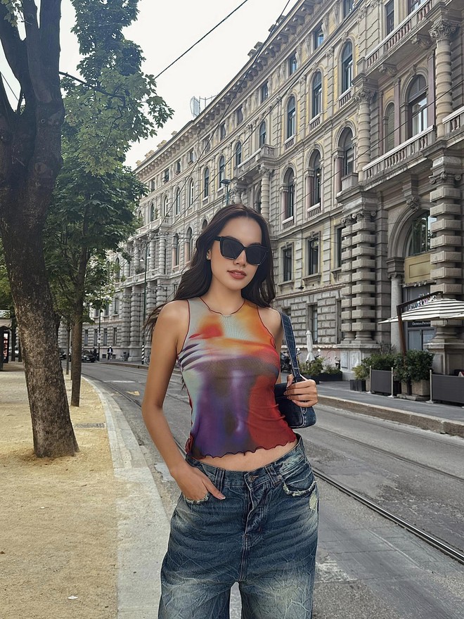 So k&egrave; nhan sắc đời thường của L&ecirc; Ho&agrave;ng Phương v&agrave; 4 &Aacute; Hậu: T&acirc;n Hoa hậu c&oacute; l&eacute;p vế trước mỹ nh&acirc;n đập mặt x&acirc;y lại? - Ảnh 2.