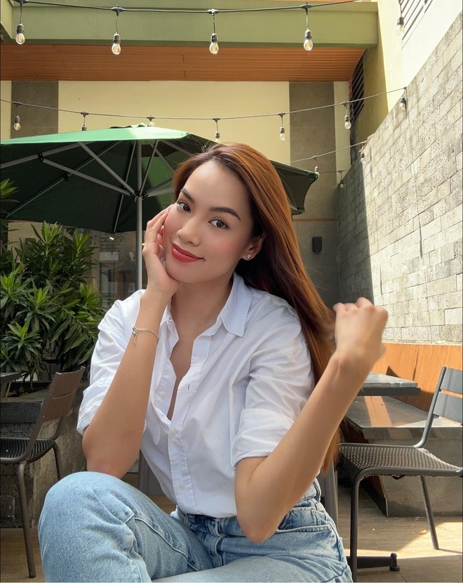 So k&egrave; nhan sắc đời thường của L&ecirc; Ho&agrave;ng Phương v&agrave; 4 &Aacute; Hậu: T&acirc;n Hoa hậu c&oacute; l&eacute;p vế trước mỹ nh&acirc;n đập mặt x&acirc;y lại? - Ảnh 1.