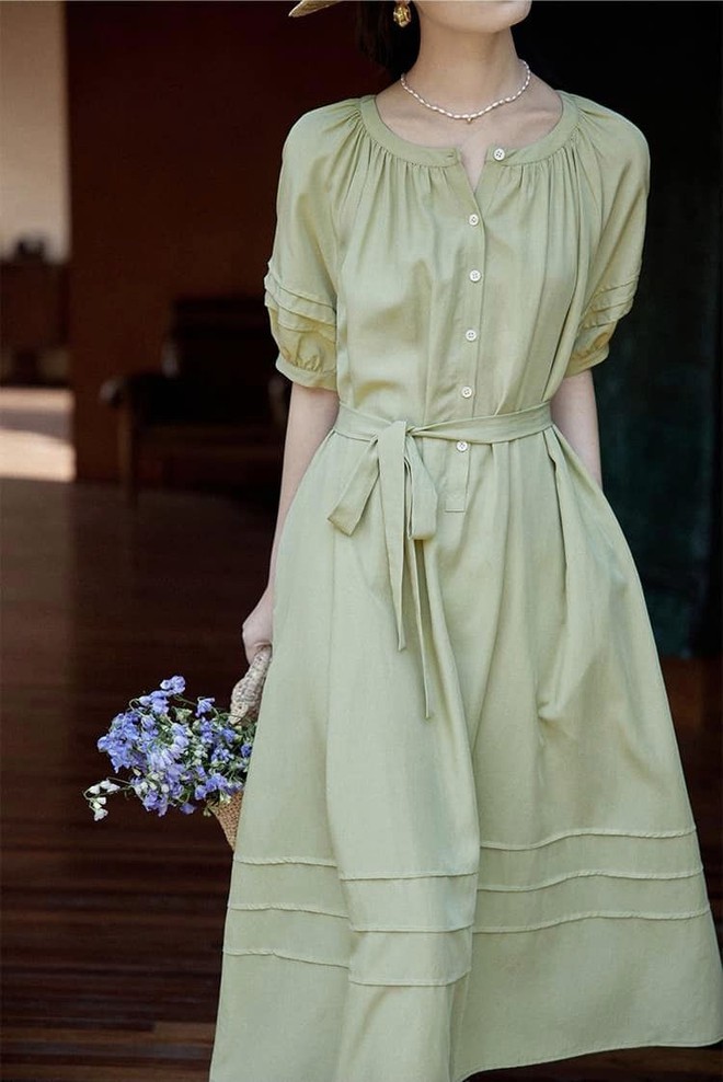 10 mẫu váy liền ngọt ngào như mùa thu Hà Nội, giúp các nàng thỏa sức sống ảo mọi góc phố - Ảnh 9.
