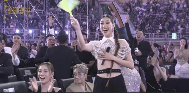 D&agrave;n sao Việt vỡ o&agrave; trước chiến thắng của L&ecirc; Ho&agrave;ng Phương: Thanh Thanh Huyền kh&oacute;c nức nở, Kh&aacute;nh V&acirc;n c&oacute; biểu cảm g&acirc;y sốt - Ảnh 5.