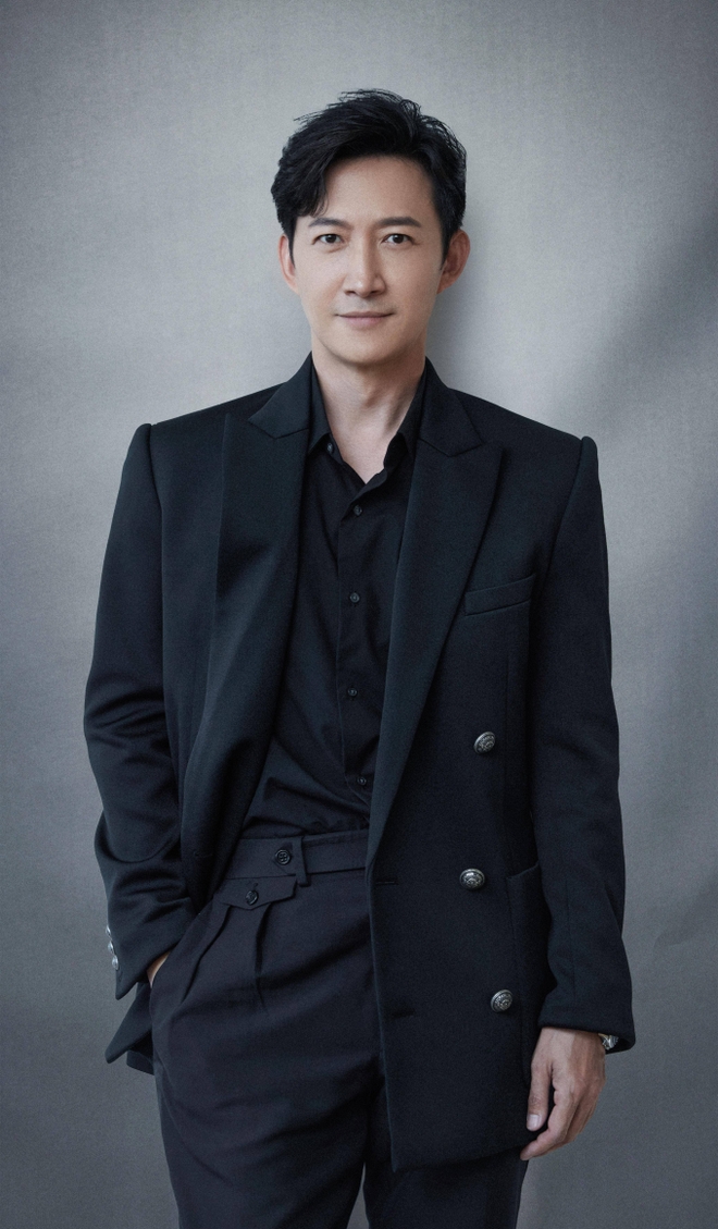 Nam chính U50 của Nhất Lộ Triều Dương: Anh họ cựu thành viên Super Junior, “ông bố bỉm sữa” chính hiệu - Ảnh 2.