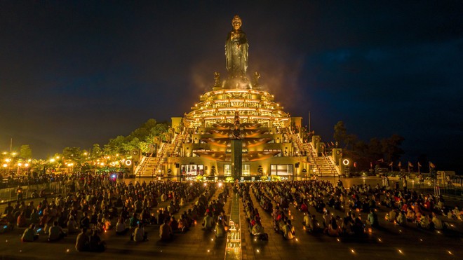 Phật tử khắp cả nước tìm về núi Bà Đen, Tây Ninh thực hành hiếu đạo mùa Vu Lan - Ảnh 1.