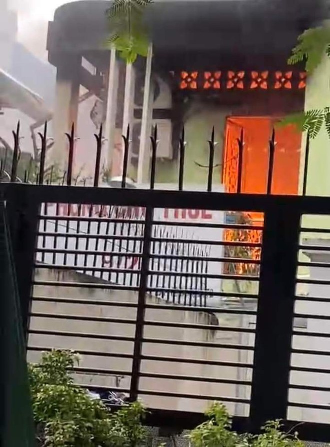 Ch&aacute;y nh&agrave; ở TP.HCM, ph&aacute;t hiện 2 thi thể chưa r&otilde; danh t&iacute;nh - Ảnh 1.