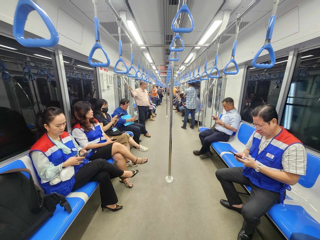 Tàu Metro số 1 TP.HCM lần đầu chạy thử toàn tuyến từ Bến Thành đến Suối Tiên - Ảnh 7.