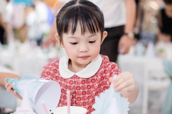 Con g&aacute;i Cường Đ&ocirc; la đốn tim fan với loạt ảnh đ&aacute;ng y&ecirc;u - Ảnh 1.