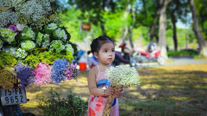 Giới trẻ tại Huế hào hứng với trào lưu checkin cùng xe hoa chở đầy mùa thu Hà Nội - Ảnh 13.