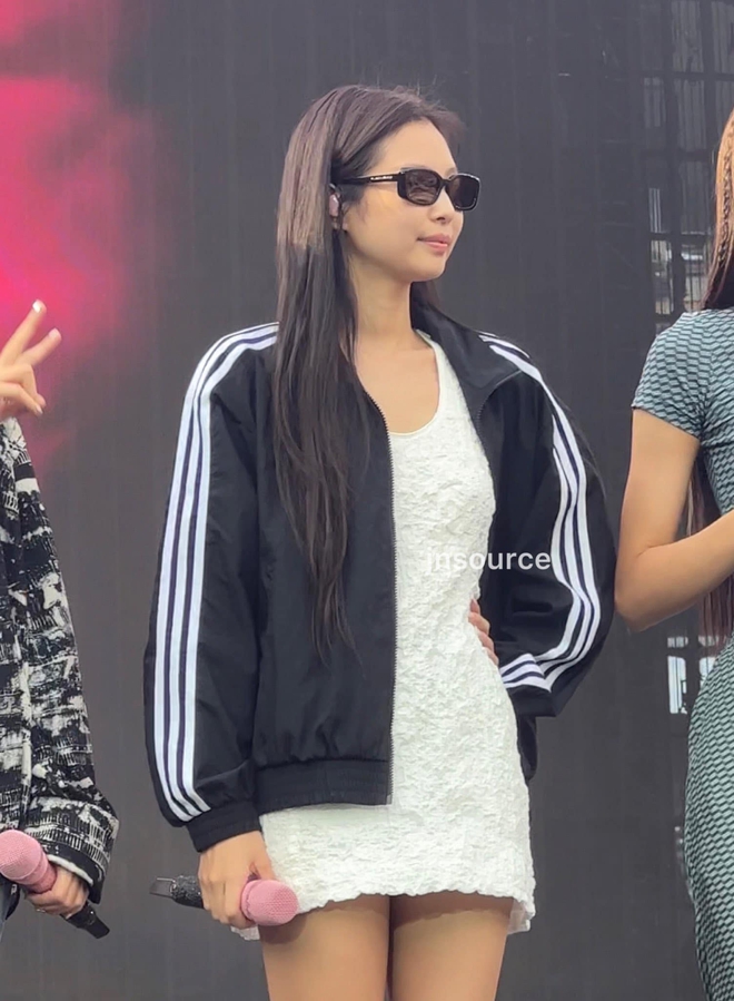 Outfit mùa thu của Jennie toàn đồ trắng đen nhưng biến hóa được theo 3 style - Ảnh 3.