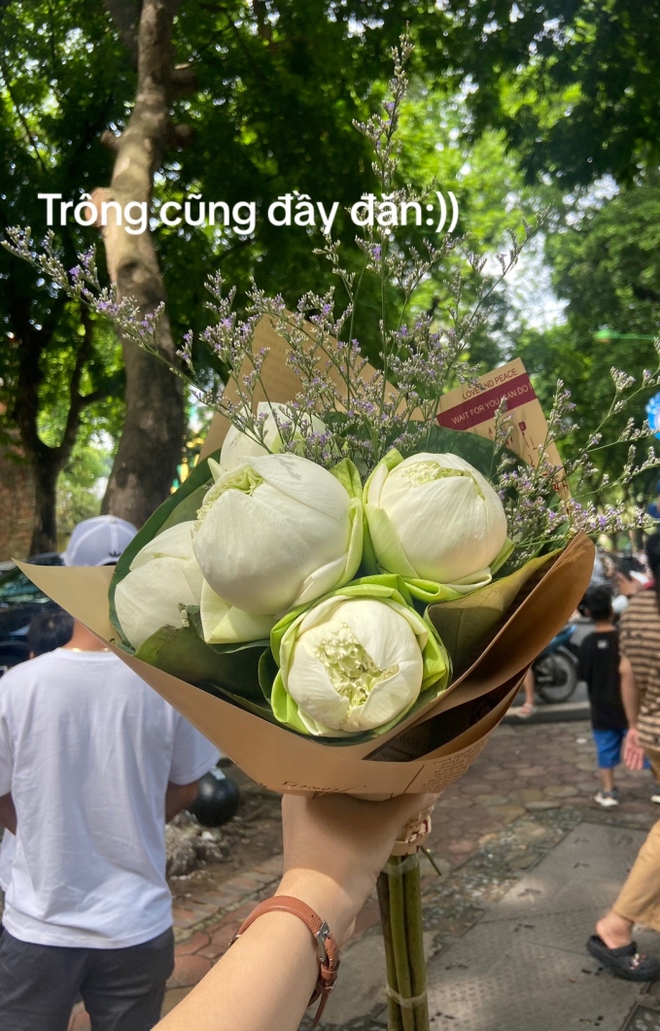 Kiếp nạn mua hoa trên phố Phan Đình Phùng: Lúc mua tươi rói, về đến nhà méo mặt với sự thật bên trong - Ảnh 2.
