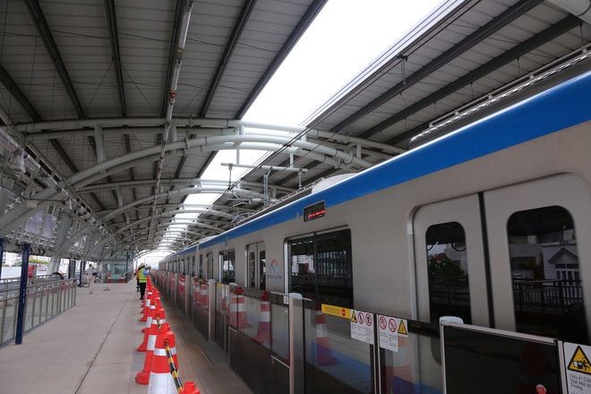 Tàu Metro số 1 TP.HCM lần đầu chạy thử toàn tuyến từ Bến Thành đến Suối Tiên - Ảnh 6.