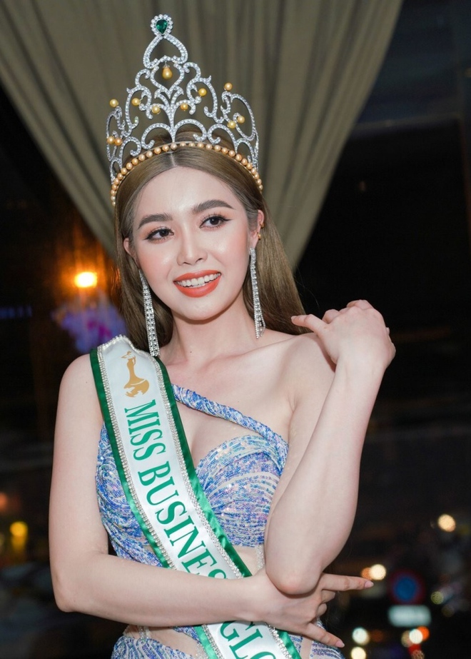 Một Hoa hậu quê Bình Định bị tước vương miện vì không hoàn thành nhiệm vụ - Ảnh 3.