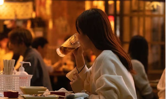 Người l&aacute;i xe ở Nhật Bản được mời uống rượu để thử cảm gi&aacute;c nguy hiểm khi say - Ảnh 2.