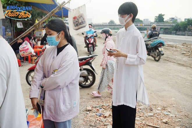 Món đậu hũ \&apos;\&apos;bốc mùi\&apos;\&apos; vài tiếng đã bán sạch 200 phần nhờ hương vị khó diễn tả - Ảnh 7.