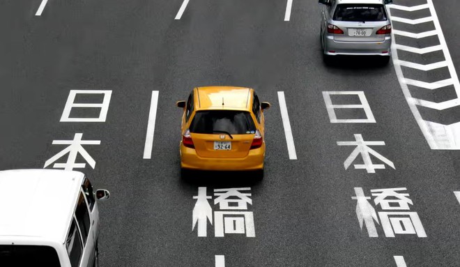 Người l&aacute;i xe ở Nhật Bản được mời uống rượu để thử cảm gi&aacute;c nguy hiểm khi say - Ảnh 1.