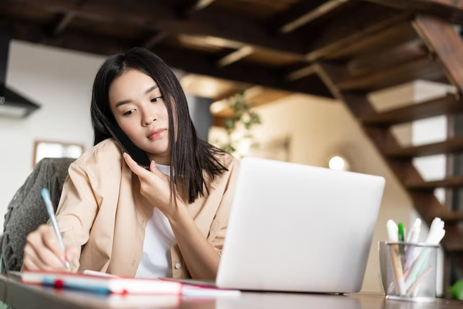 Cảnh b&aacute;o rủi ro kh&ocirc;n lường cho những ai hay b&agrave;n chuyện c&ocirc;ng việc qua điện thoại: Đừng để tiền rơi! - Ảnh 1.