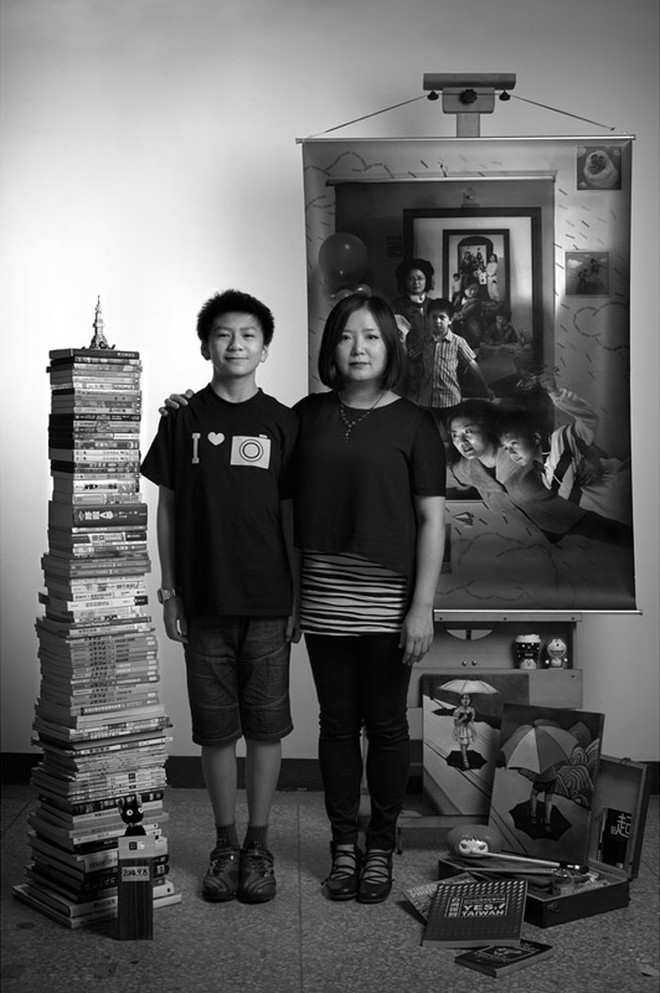 Bà mẹ dành 20 năm chụp ảnh trong ảnh kể hành trình trưởng thành của con trai, bức cuối cùng gây xúc động mãnh liệt - Ảnh 9.