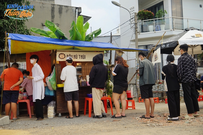 Món đậu hũ \&apos;\&apos;bốc mùi\&apos;\&apos; vài tiếng đã bán sạch 200 phần nhờ hương vị khó diễn tả - Ảnh 8.