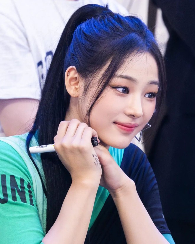 Tranh c&atilde;i clip fan đ&aacute;ng tuổi ch&uacute; toan quấy rối NewJeans, em &uacute;t 15 tuổi &ldquo;r&eacute;n ngang&rdquo; v&agrave; quản l&yacute; phải v&agrave;o cuộc - Ảnh 6.