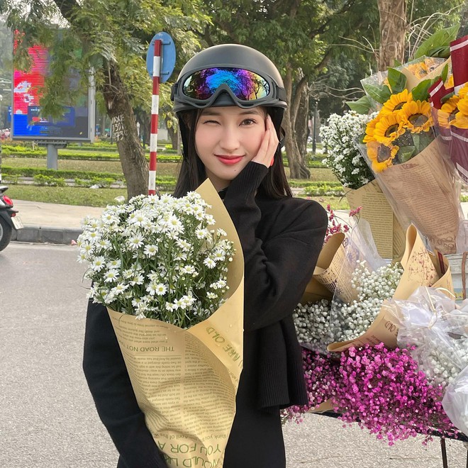 Th&ugrave;y Ti&ecirc;n, Tiểu Vy v&agrave; c&aacute;c n&agrave;ng Hậu bắt trend chụp ảnh m&ugrave;a thu H&agrave; Nội, nhan sắc đời thường tr&ocirc;ng ra sao? - Ảnh 8.