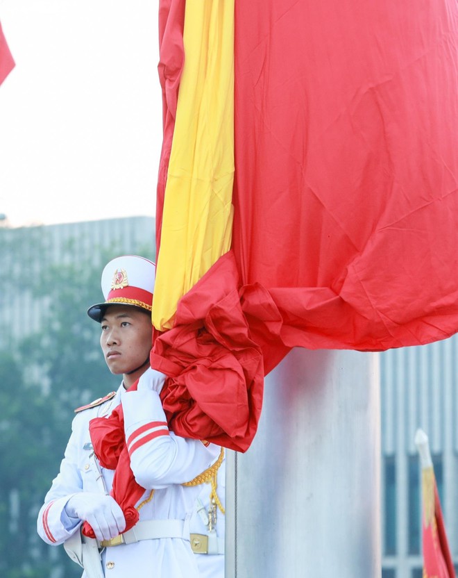 Thiêng liêng nghi lễ thượng cờ mừng Quốc khánh 2/9 trên Quảng trường Ba Đình - Ảnh 10.