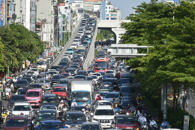 Người dân thủ đô nhích từng chút trên đường trong ngày làm việc cuối cùng trước kỳ nghỉ lễ 2/9 - Ảnh 4.