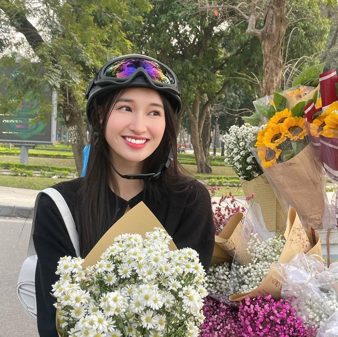 Th&ugrave;y Ti&ecirc;n, Tiểu Vy v&agrave; c&aacute;c n&agrave;ng Hậu bắt trend chụp ảnh m&ugrave;a thu H&agrave; Nội, nhan sắc đời thường tr&ocirc;ng ra sao? - Ảnh 7.