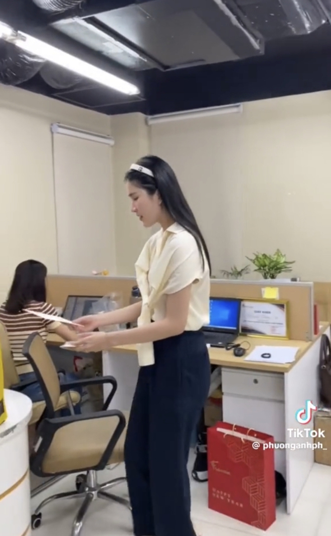 N&agrave;ng hậu Vbiz khoe thiệp cưới, x&aacute;c nhận l&ecirc;n xe hoa với chồng tiến sĩ v&agrave;o th&aacute;ng 9 - Ảnh 3.
