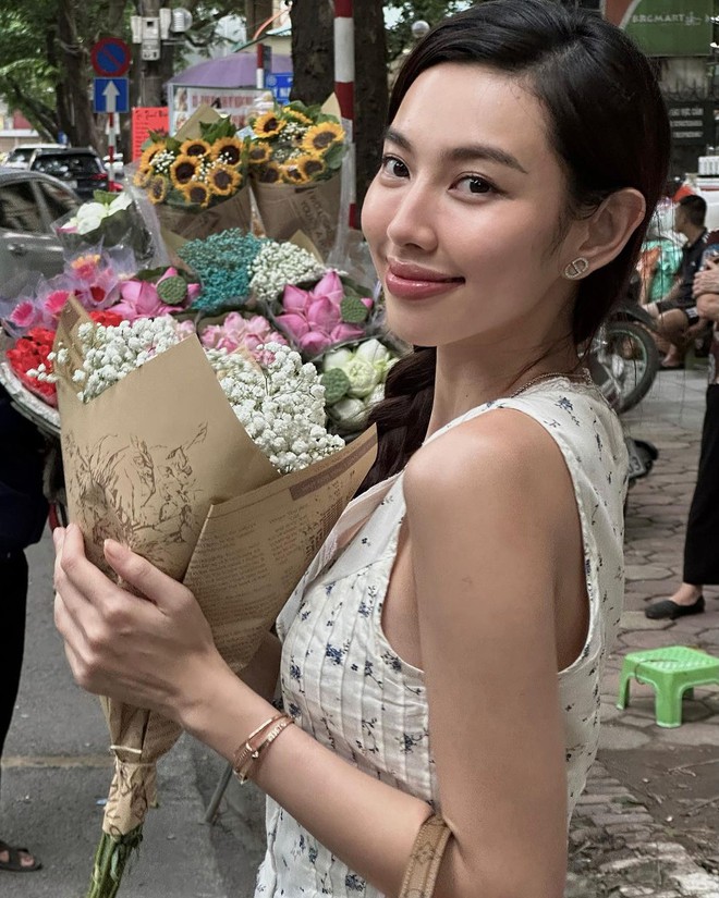 Th&ugrave;y Ti&ecirc;n, Tiểu Vy v&agrave; c&aacute;c n&agrave;ng Hậu bắt trend chụp ảnh m&ugrave;a thu H&agrave; Nội, nhan sắc đời thường tr&ocirc;ng ra sao? - Ảnh 5.