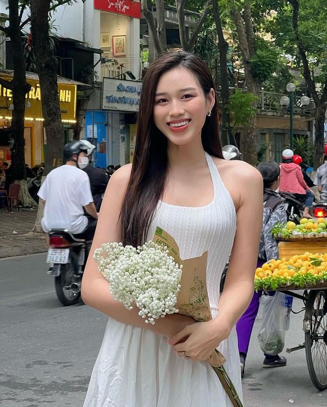 Th&ugrave;y Ti&ecirc;n, Tiểu Vy v&agrave; c&aacute;c n&agrave;ng Hậu bắt trend chụp ảnh m&ugrave;a thu H&agrave; Nội, nhan sắc đời thường tr&ocirc;ng ra sao? - Ảnh 3.