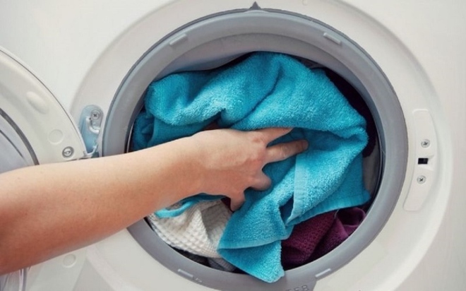 V&igrave; sao giặt quần &aacute;o tại nh&agrave; kh&ocirc;ng thơm l&acirc;u như ngo&agrave;i tiệm? - Ảnh 3.
