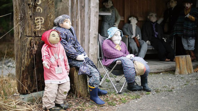 Ngôi làng búp bê Nhật Bản: Đằng sau khung cảnh đáng sợ là một câu chuyện buồn - Ảnh 2.