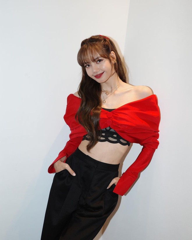 B&iacute; quyết gi&uacute;p Lisa (BLACKPINK) c&oacute; v&oacute;c d&aacute;ng g&acirc;y sốt ở s&acirc;n Mỹ Đ&igrave;nh - Ảnh 10.