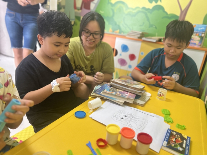 Cận cảnh khu vui chơi do Hoa hậu Thùy Tiên trao tặng các em bé ở BV Nhi Đồng 1 - Ảnh 6.