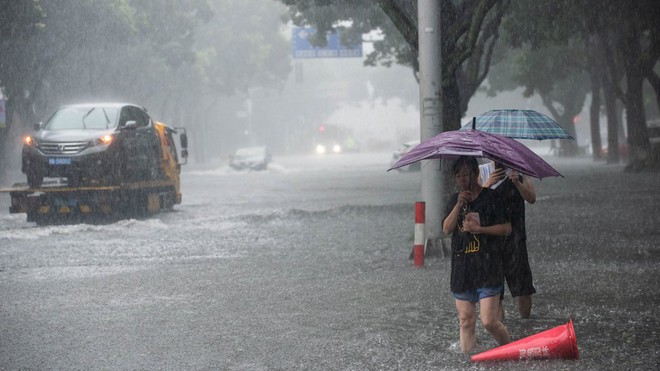 Mưa bão hoành hành khiến Cố cung Bắc Kinh xuất hiện cảnh tượng hiếm hoi: Tử Cấm Thành chưa từng ngập nước suốt 600 năm? - Ảnh 2.
